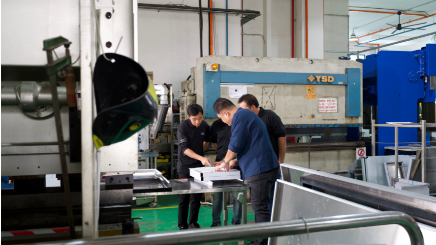 Stainless steel fabrication discussion in singapore factory